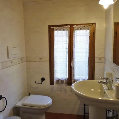 Ground Floor With Sea View Near Lucca Daire *